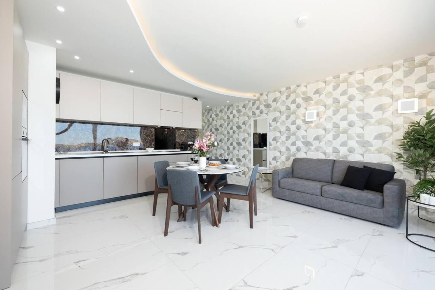 Ivory Suite Seafront With Views!- Fl 15 By Homely St. Paul's Bay Esterno foto